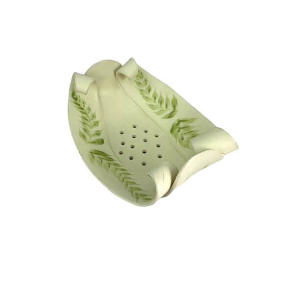 Hilborn Footed Ceramic Berry Bowl With Leaf Design - Picture 8 of 10